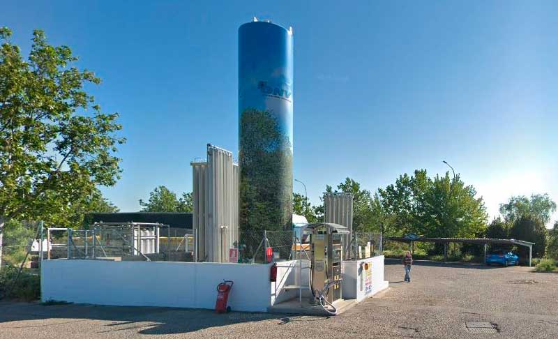 HAM Italia ha inaugurado la primera estación de gas natural licuado en Campania, caracterizada por tener un surtidor con un sistema de doble manguera